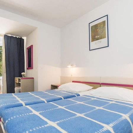 Guest House Adriatic Умаг Экстерьер фото