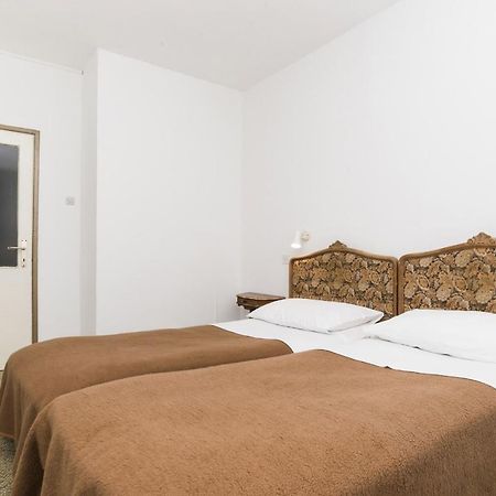 Guest House Adriatic Умаг Экстерьер фото