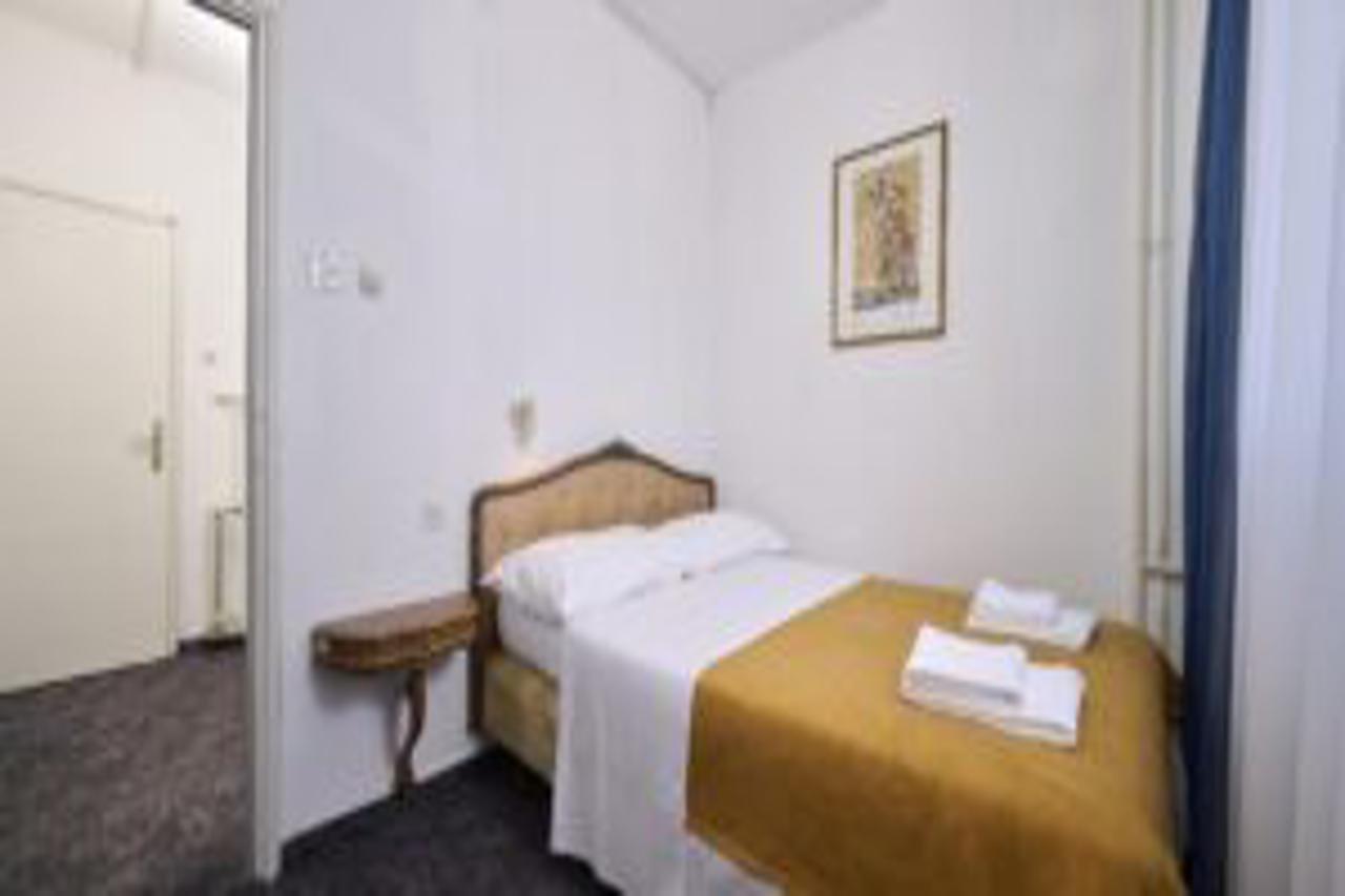 Guest House Adriatic Умаг Экстерьер фото