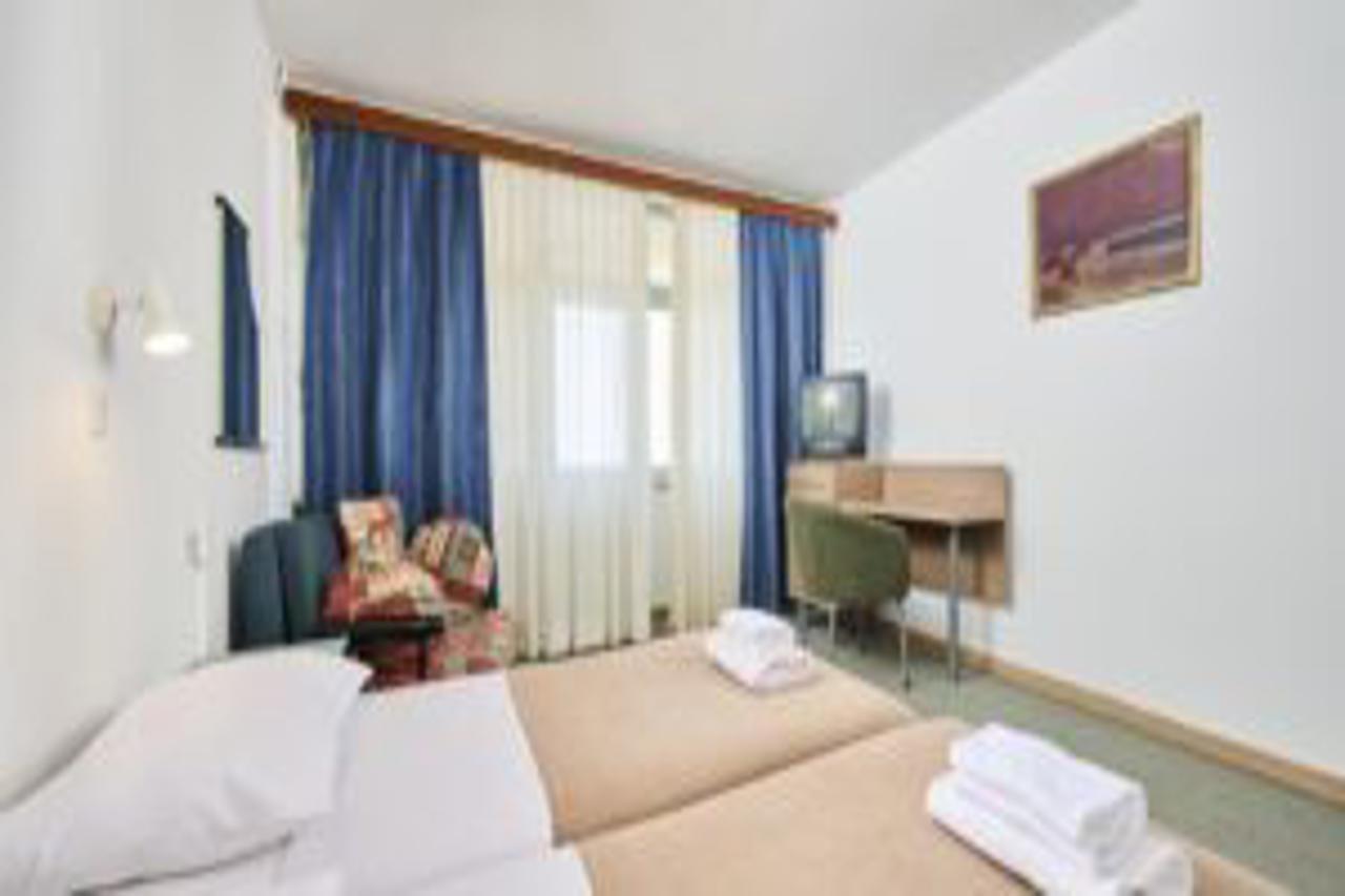 Guest House Adriatic Умаг Экстерьер фото